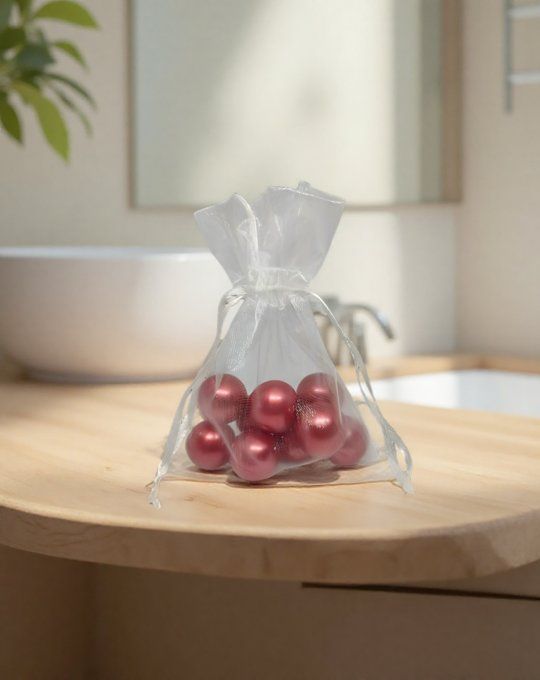 9 perles de bain ronde parfum fraise dans un sachet organza
